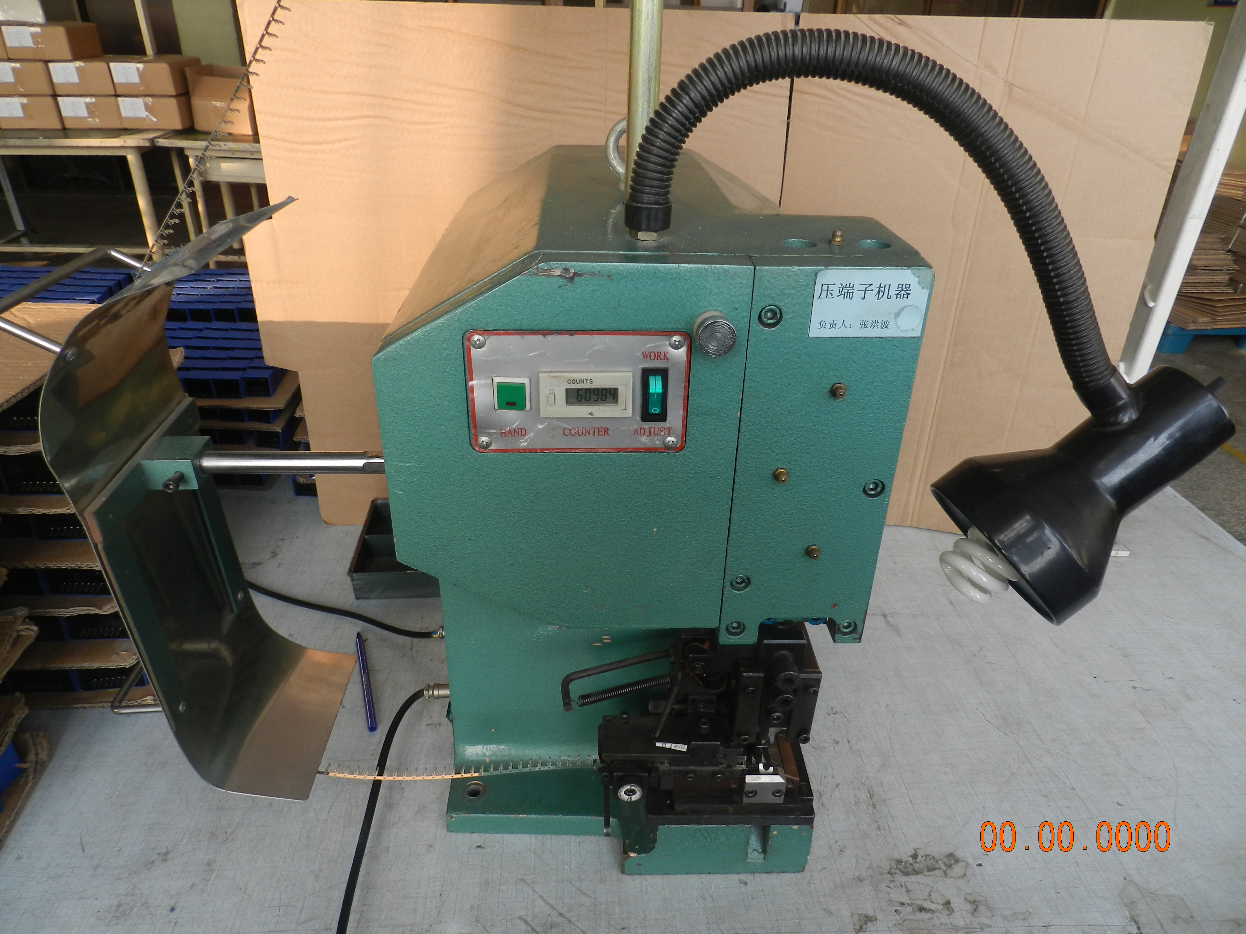 Crimping terminal machine